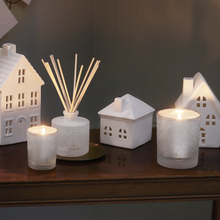 Load image into Gallery viewer, Fraiser Fir Flocked Petite Reed Diffuser
