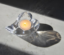 Load image into Gallery viewer, Twist Heart Tealight
